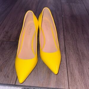 Yellow size 9 pointed heels